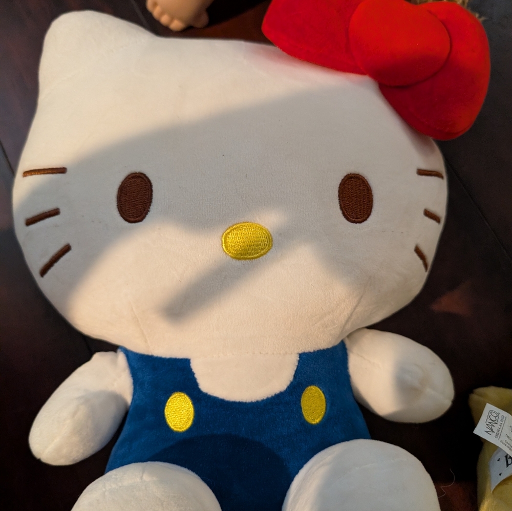 Large Hello Kitty Plush - Picture 7 of 8